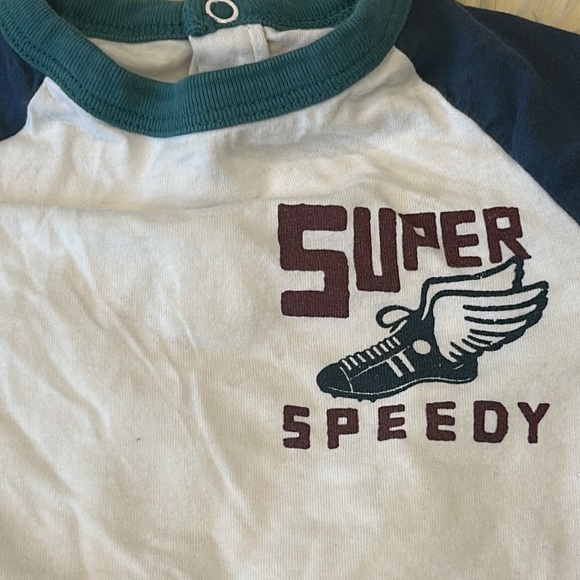 Joe Fresh Long-Sleeve T-Shirt and Old Navy Khakhi Pants in size 18-24M - Picture 3 of 10